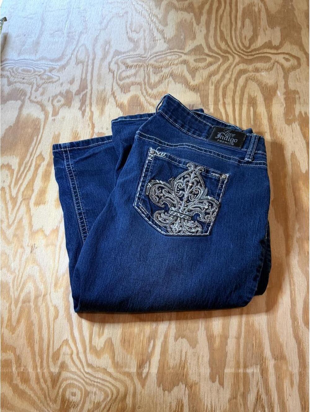 Love Indigo Jeans Womens 14 Petite Y2K Silver Embroidered Fleur De Lis Denim